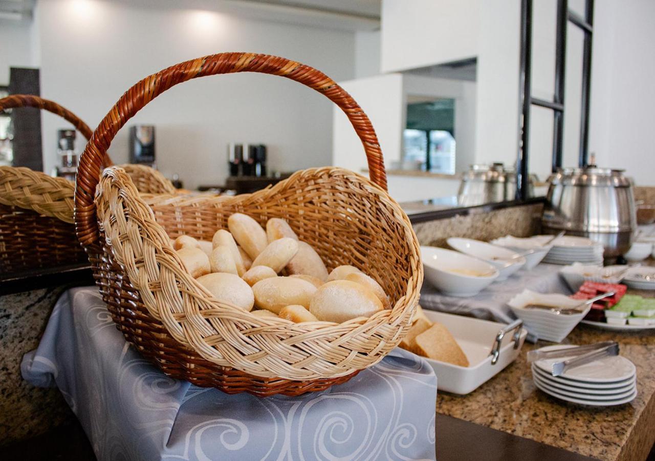 Hotel Stadium Λεόν Εξωτερικό φωτογραφία A basket of bread