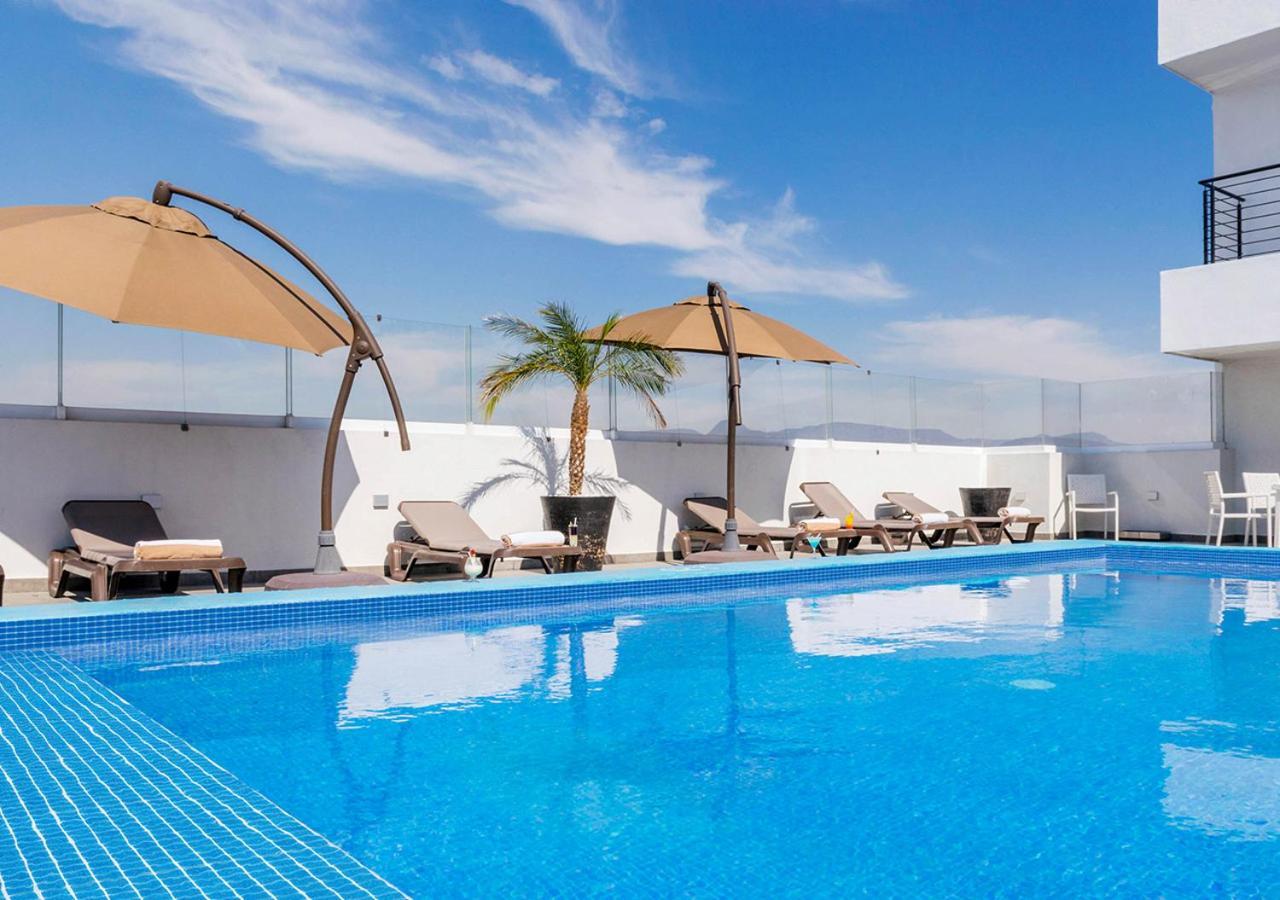 Hotel Stadium Λεόν Εξωτερικό φωτογραφία Rooftop pool