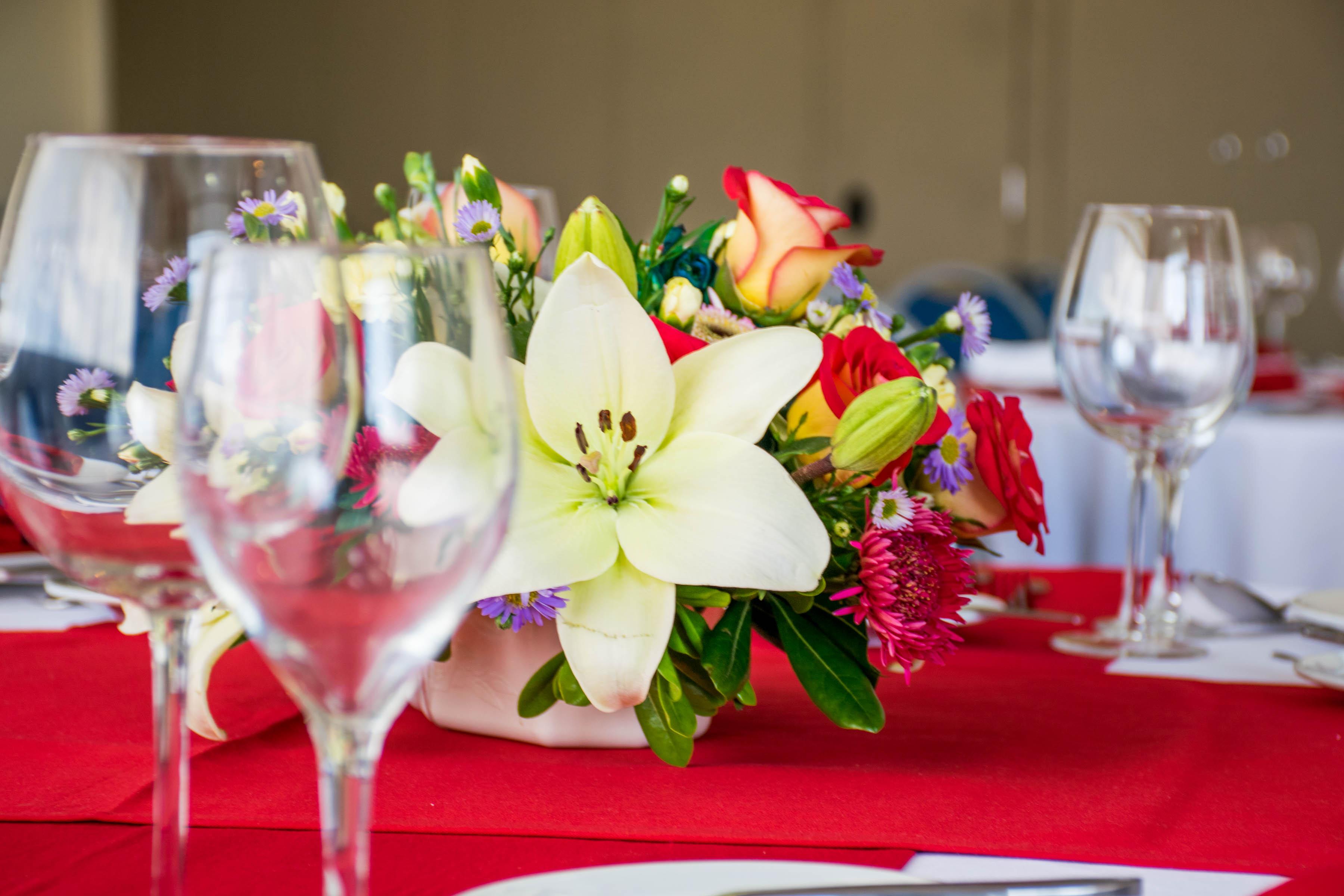 Hotel Stadium Λεόν Εξωτερικό φωτογραφία A table set for a wedding reception