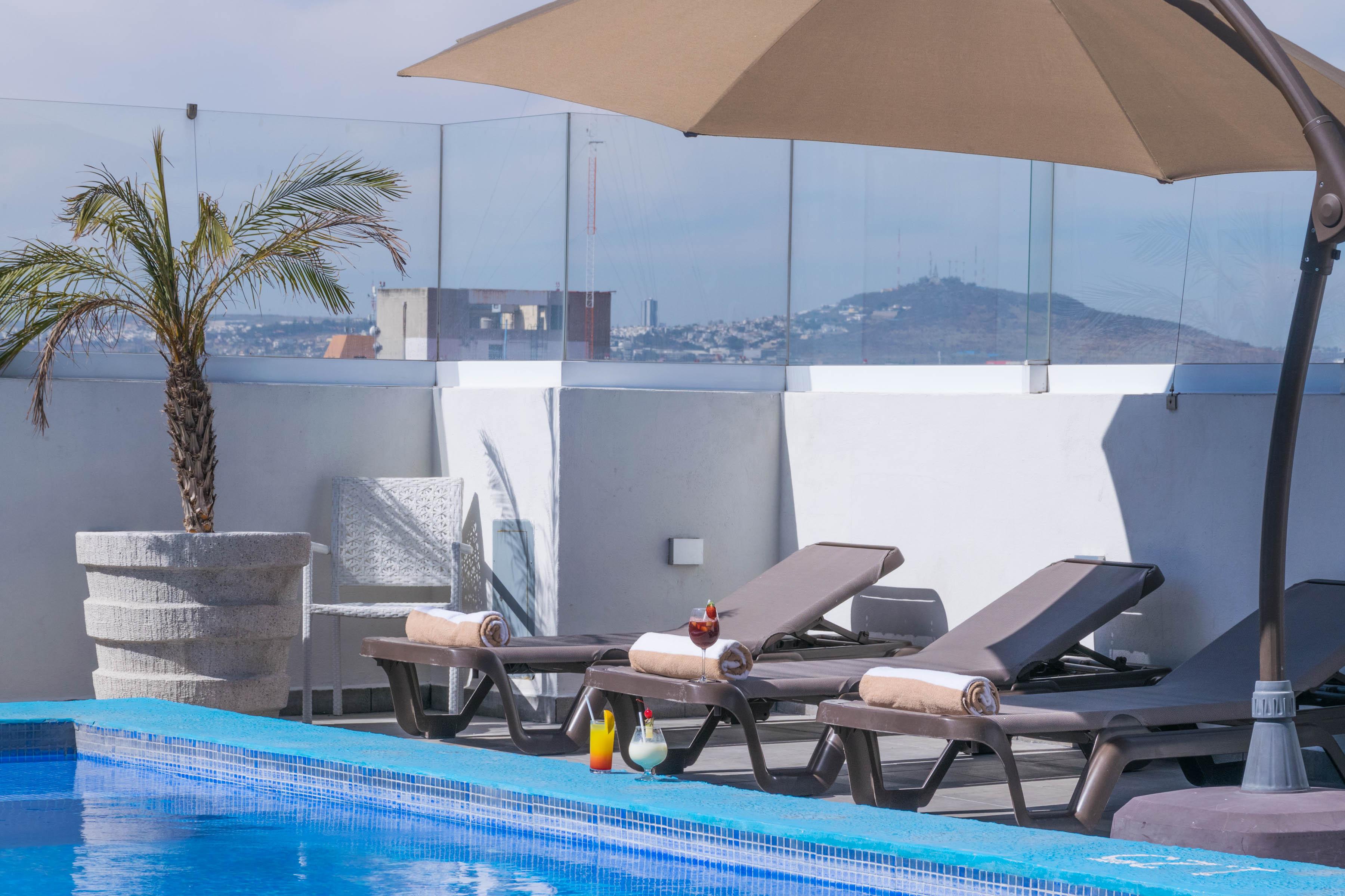 Hotel Stadium Λεόν Εξωτερικό φωτογραφία Rooftop pool