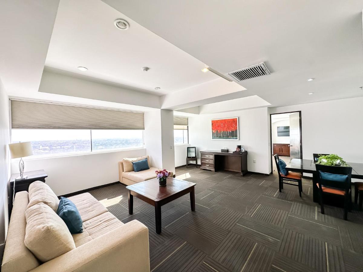 Hotel Stadium Λεόν Εξωτερικό φωτογραφία Office at the World Trade Center