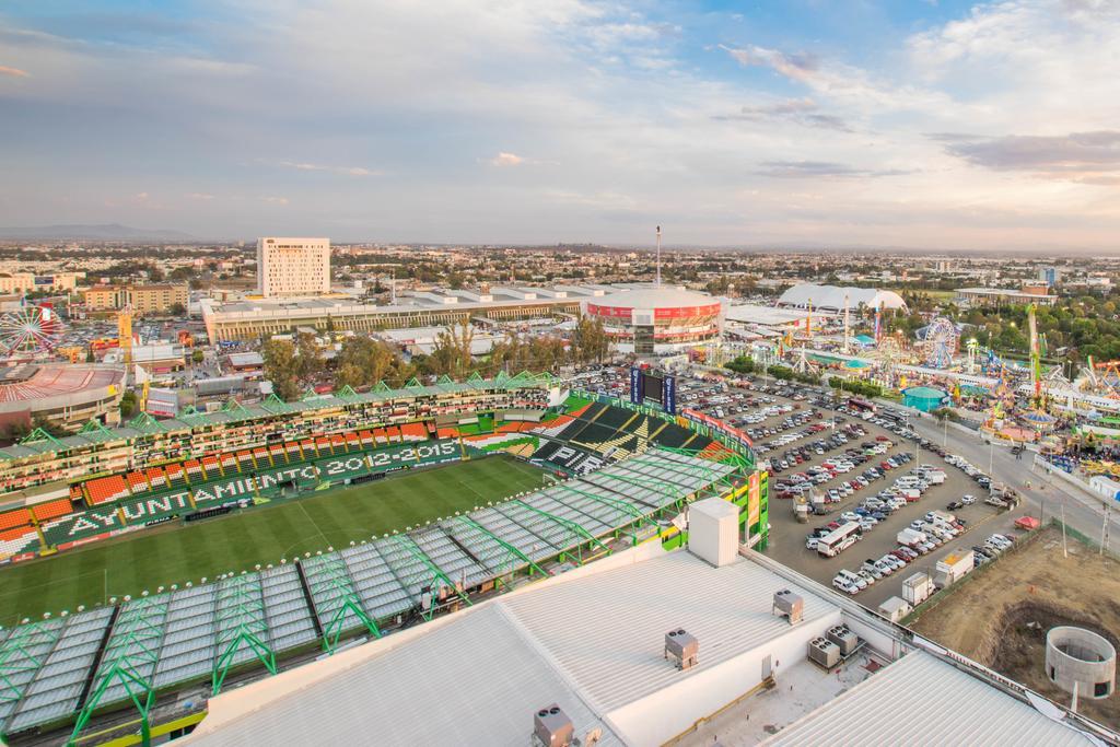 Hotel Stadium Λεόν Εξωτερικό φωτογραφία Aerial view of the stadium