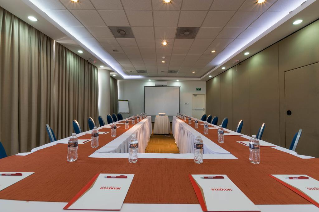 Hotel Stadium Λεόν Εξωτερικό φωτογραφία Meeting room