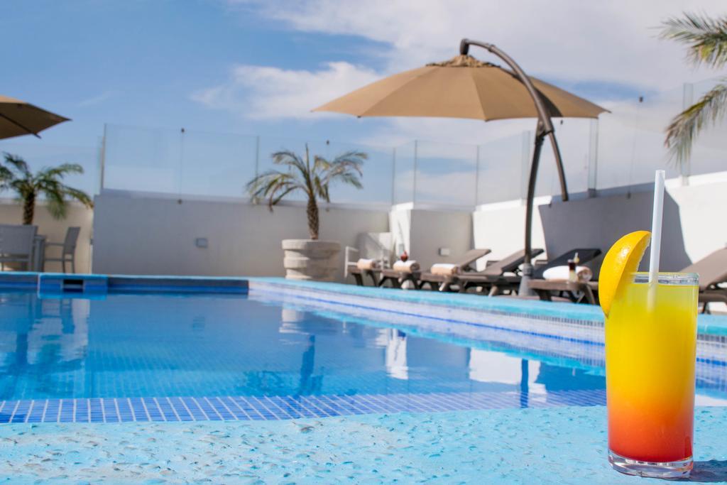 Hotel Stadium Λεόν Εξωτερικό φωτογραφία Rooftop pool