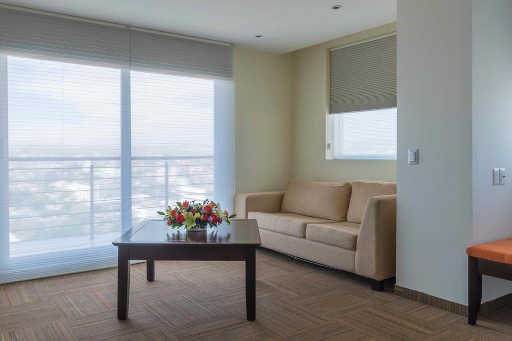 Hotel Stadium Λεόν Εξωτερικό φωτογραφία A room at the hotel