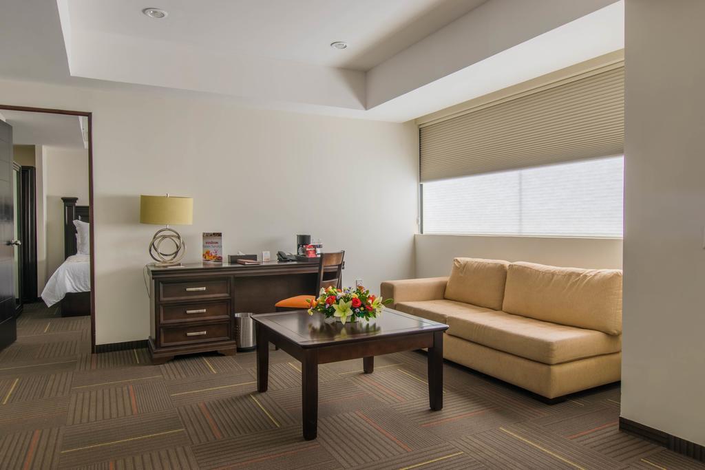 Hotel Stadium Λεόν Εξωτερικό φωτογραφία A suite at the hotel